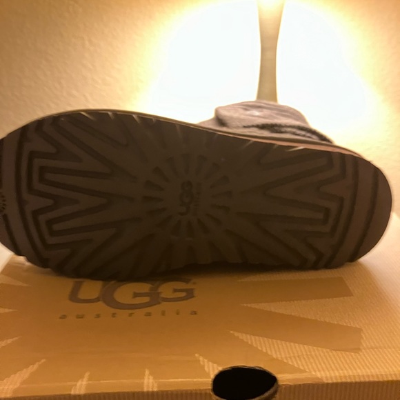 Uggs- Classic Cardy Boots - Picture 6 of 9